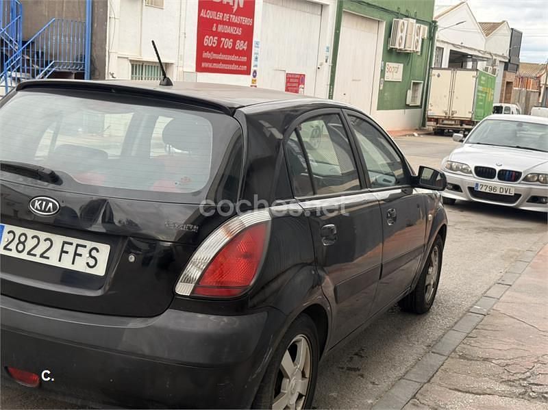 Usado Kia Rio EX 110 CV (80 kW) 2006 Negro Berlina
