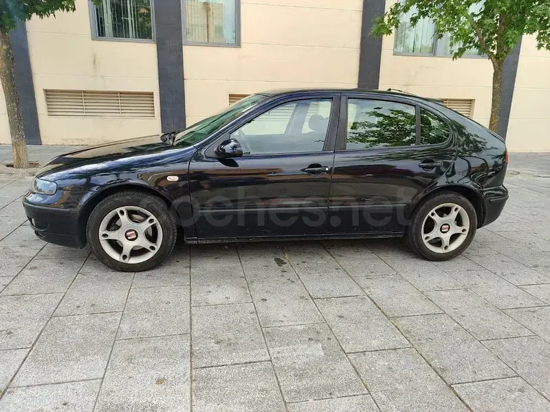 Usado Seat Leon Sport 110 CV (80 kW) 2004 Negro Utilitario