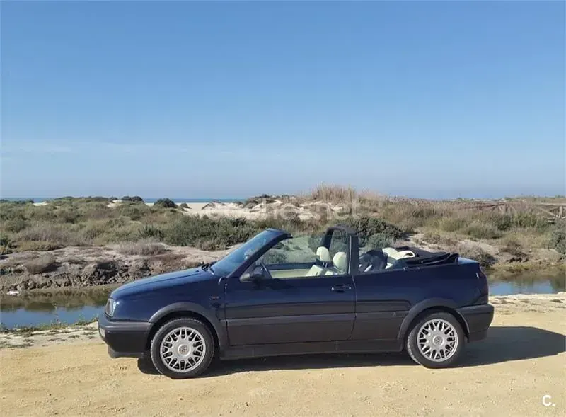 Usado VW Golf Cabriolet 115 CV (84 kW) 1997 Azul Descapotable