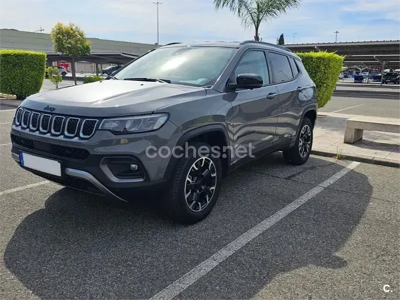 Usado Jeep Compass Limited 190 CV (139 kW) 2024 Gris / plata SUV