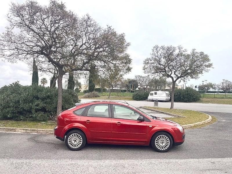 Usado Ford Focus Trend 115 CV (84 kW) 2007 Granate Berlina
