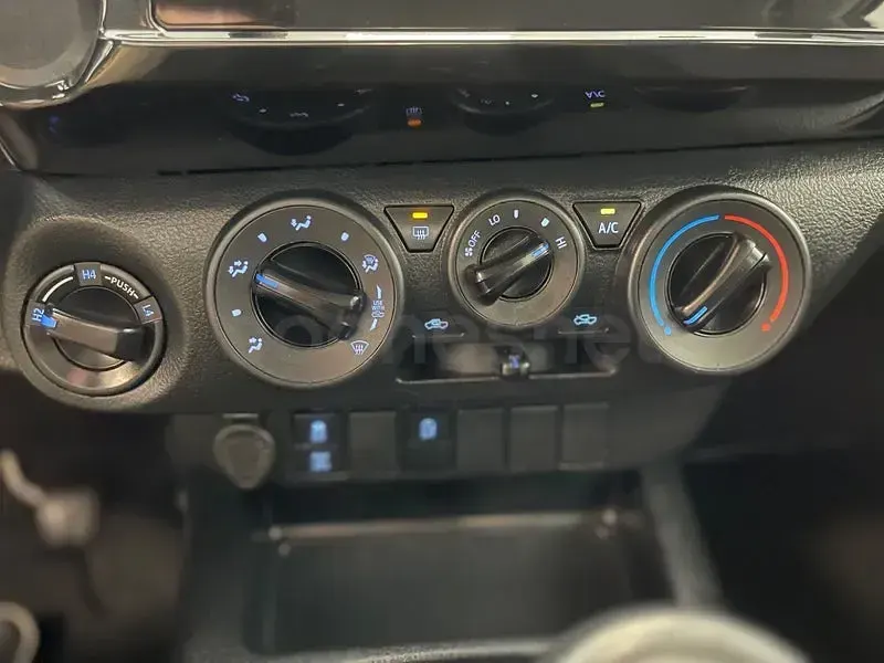 Usado Toyota HiLux Plus 150 CV (110 kW) 2022 Blanco Pickup/Camioneta