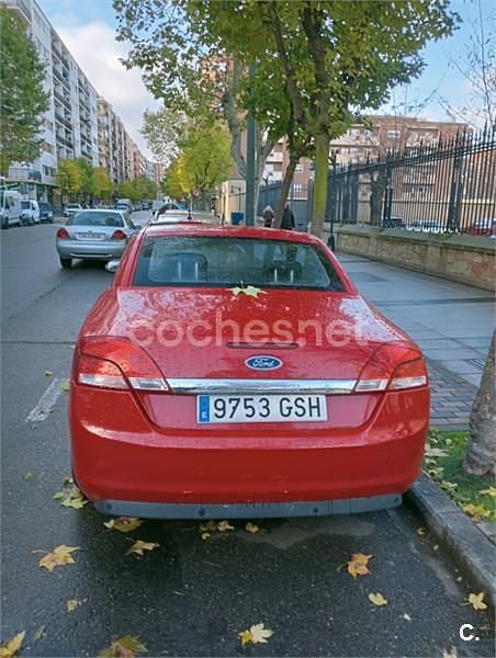 Usado Ford Focus Cabriolet Trend 136 CV (100 kW) 2009 Rojo Descapotable