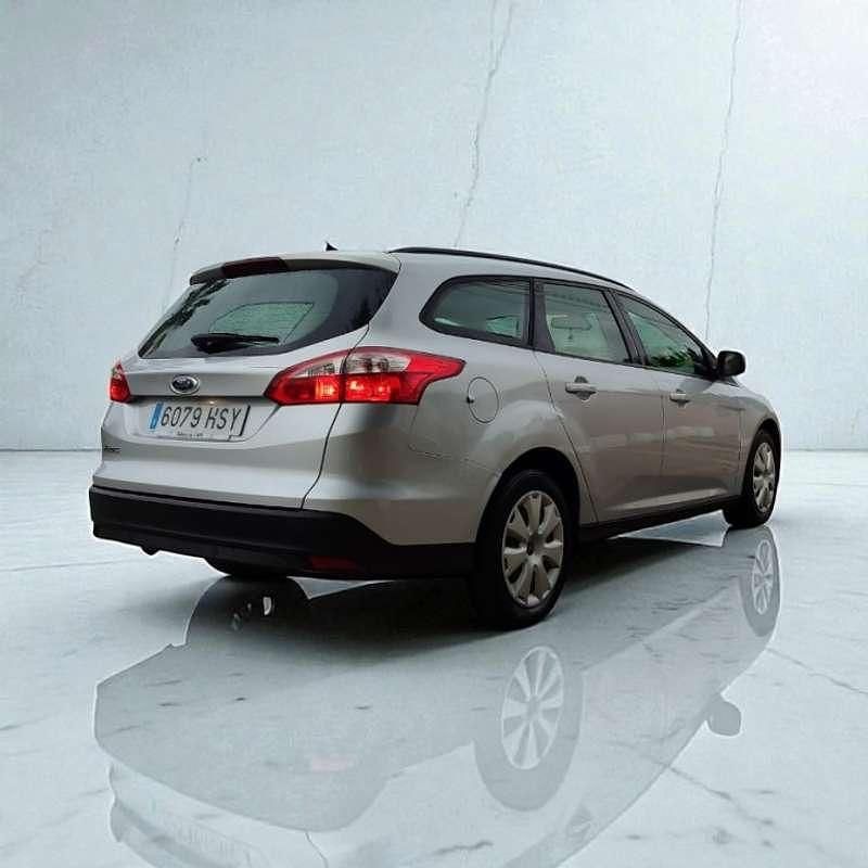 Usado Ford Focus Trend 114 CV (83 kW) 2013 Gris Familiar