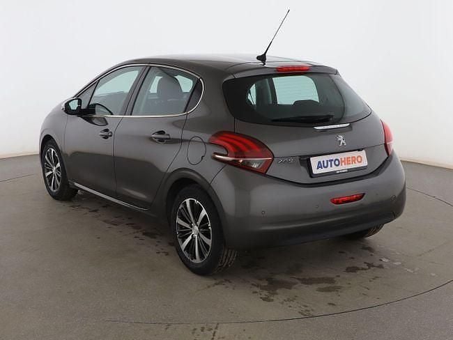 Usado Peugeot 208 Allure 110 CV (80 kW) 2018 Gris / plata Utilitario