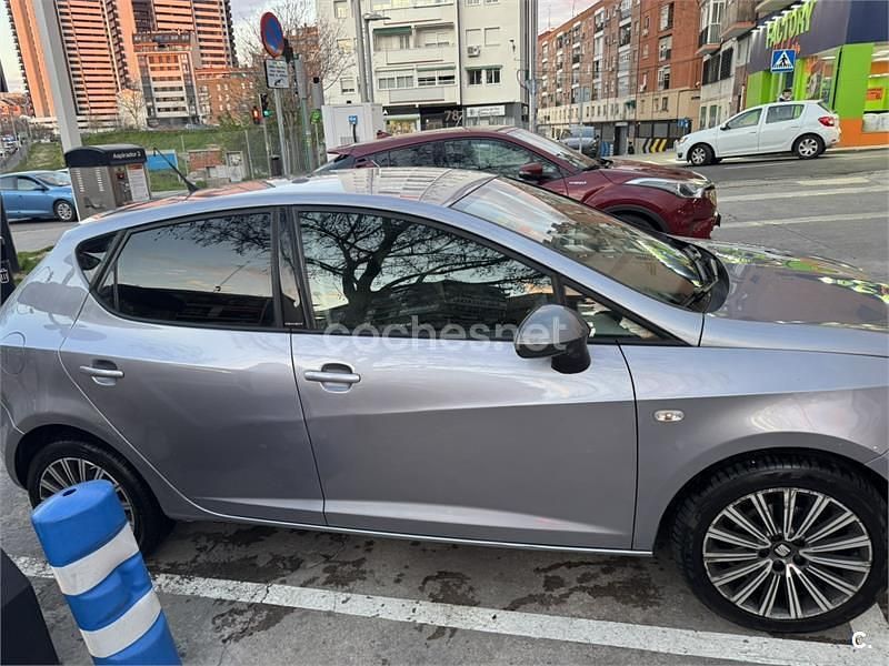 Usado Seat Ibiza Style 90 CV (66 kW) 2017 Gris / plata Berlina