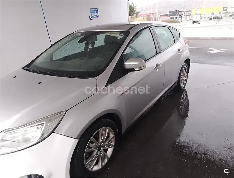 Usado Ford Focus Sport 115 CV (84 kW) 2014 Gris / plata Berlina