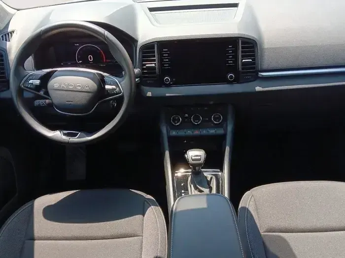 Usado Skoda Karoq Selection 150 CV (110 kW) 2025 Gris SUV