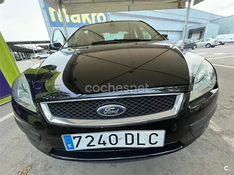 Usado Ford Focus Ghia 115 CV (84 kW) 2005 Negro Berlina