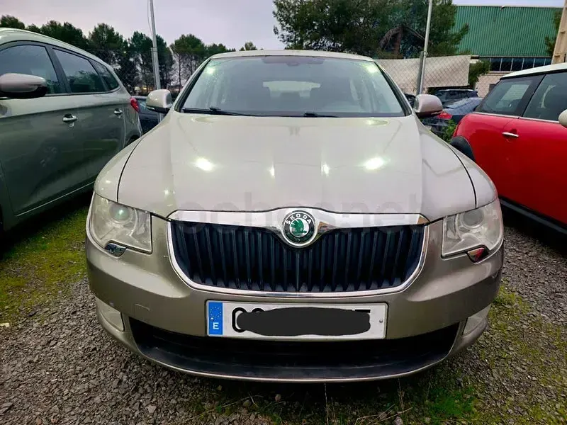 Usado Skoda Superb Ambition 105 CV (77 kW) 2013 Beige Berlina