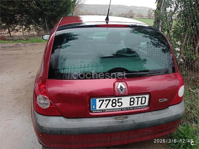 Usado Renault Clio II Expression 60 CV (44 kW) 2002 Granate Berlina