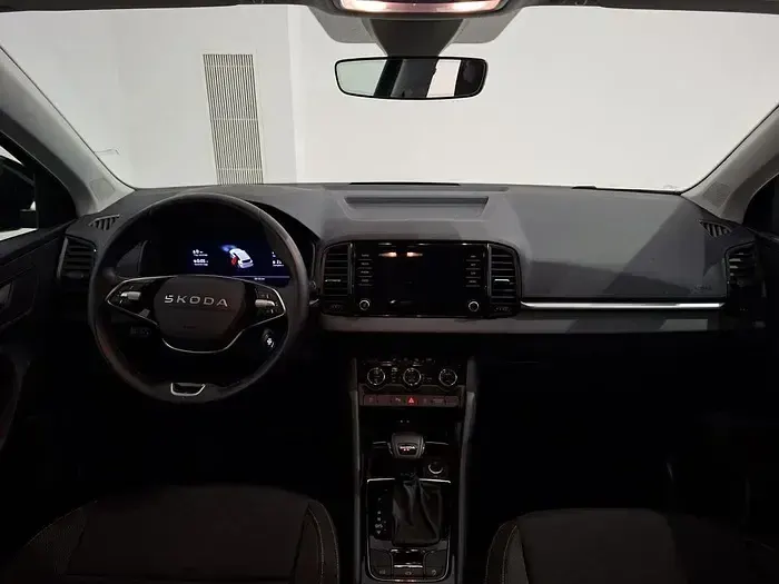 Usado Skoda Karoq Selection 150 CV (110 kW) 2025 Negro SUV