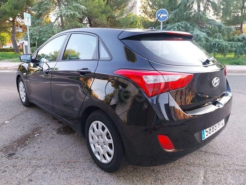 Usado Hyundai i30 100 CV (73 kW) 2013 Negro Berlina