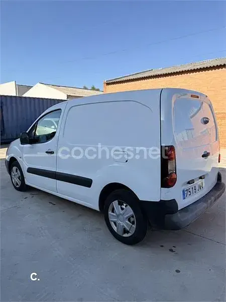 Usado Peugeot Partner Tepee 75 CV (55 kW) 2016 Blanco Monovolumen