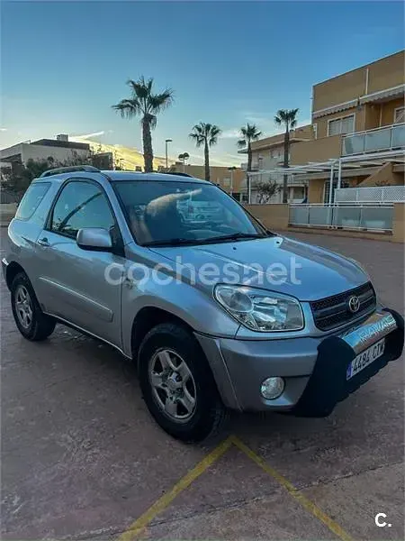 Usado Toyota RAV4 Luna 125 CV (91 kW) 2004 Gris / plata SUV