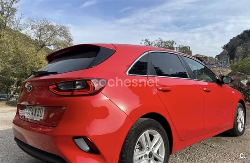 Rojo Usado 2018 Kia Ceed Utilitario | 10.000 € (Buen precio) - Imagen 1/4