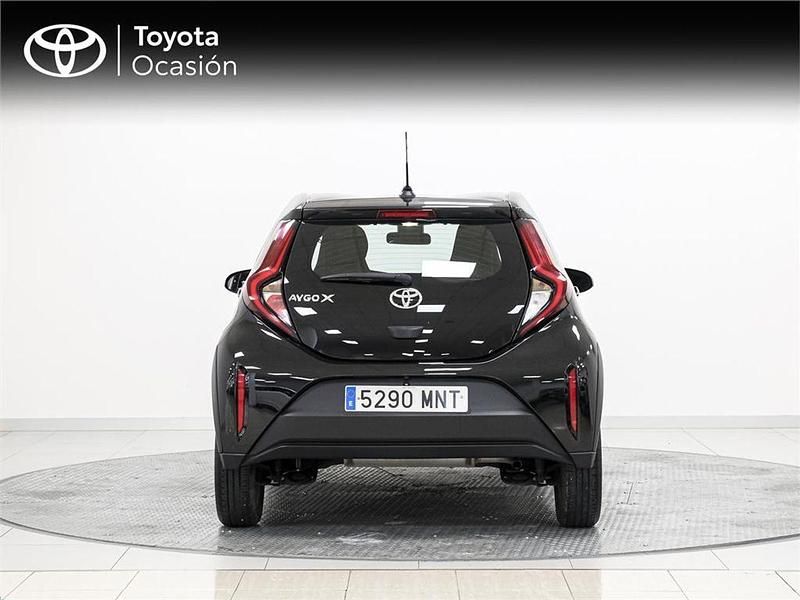 Usado Toyota Aygo Play 72 CV (52 kW) 2024 Negro