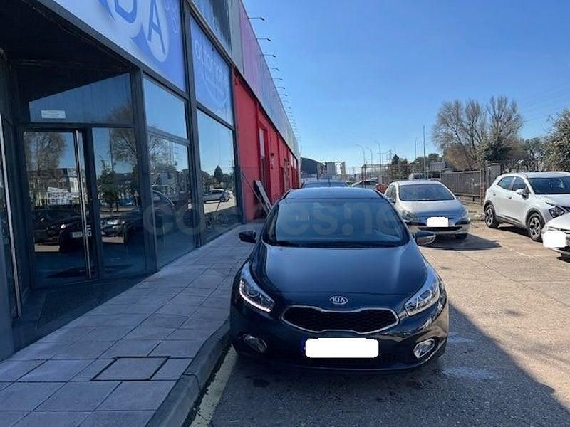 Usado Kia Ceed GT 90 CV (66 kW) 2013 Negro Berlina