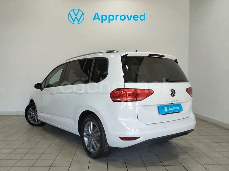 Usado VW Touran 122 CV (89 kW) 2024 Blanco Monovolumen