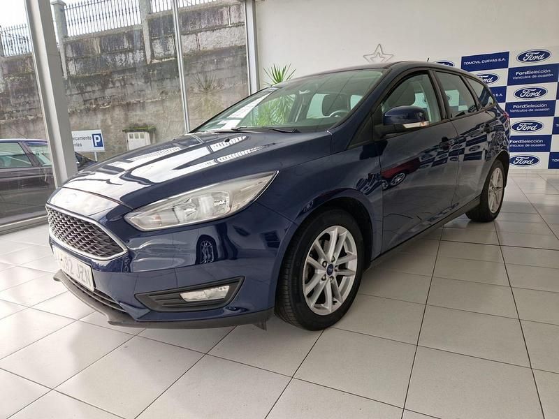Usado Ford Focus Trend+ 120 CV (88 kW) 2017 Azul Familiar
