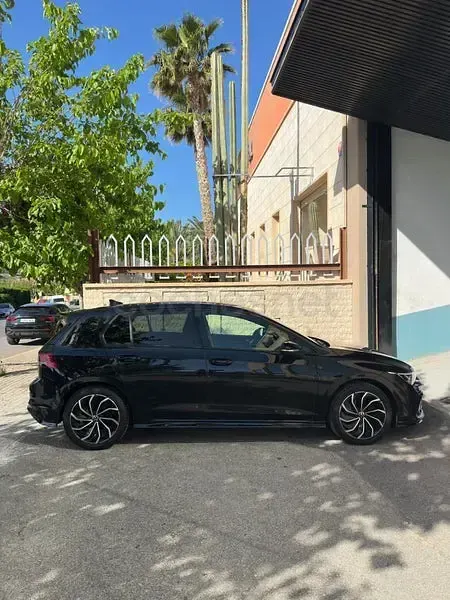 Usado VW Golf VIII R-line 150 CV (110 kW) 2022 Negro Berlina