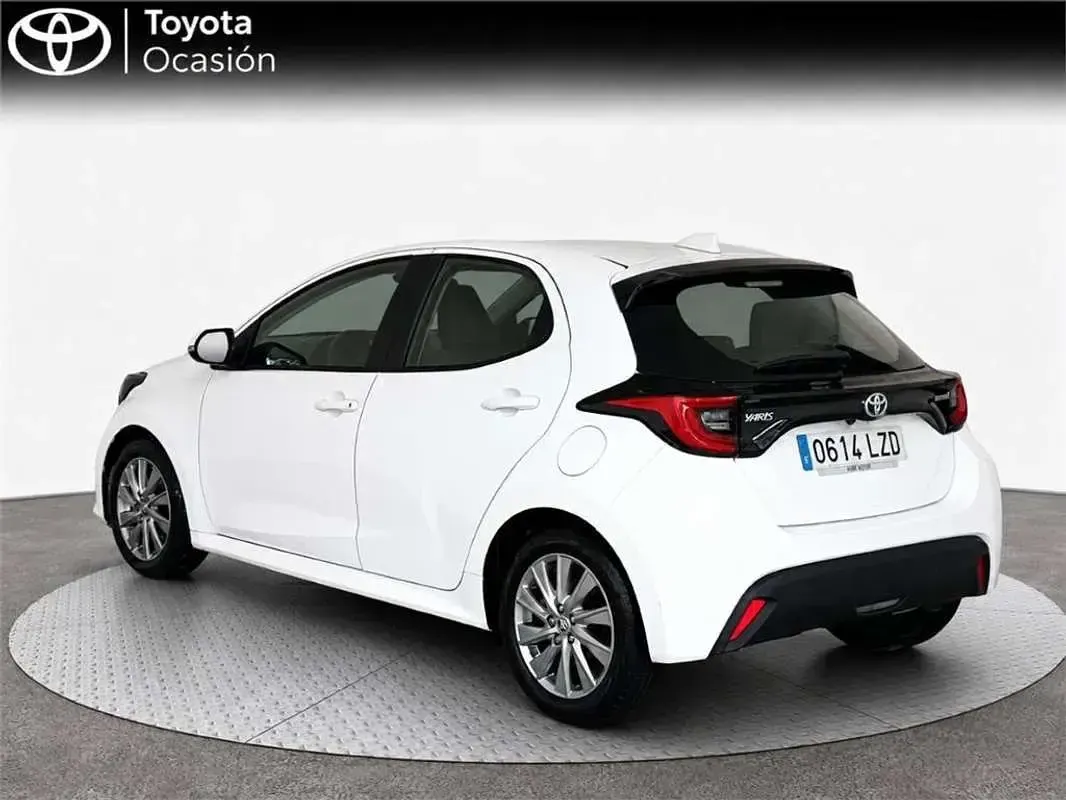 Usado Toyota Yaris Hybrid Active 116 CV (85 kW) 2022 Blanco Utilitario