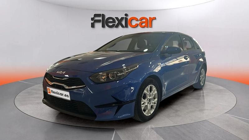 Käytetty Kia Ceed 101 HP (74 kW) 2022 Sininen Viistoperä