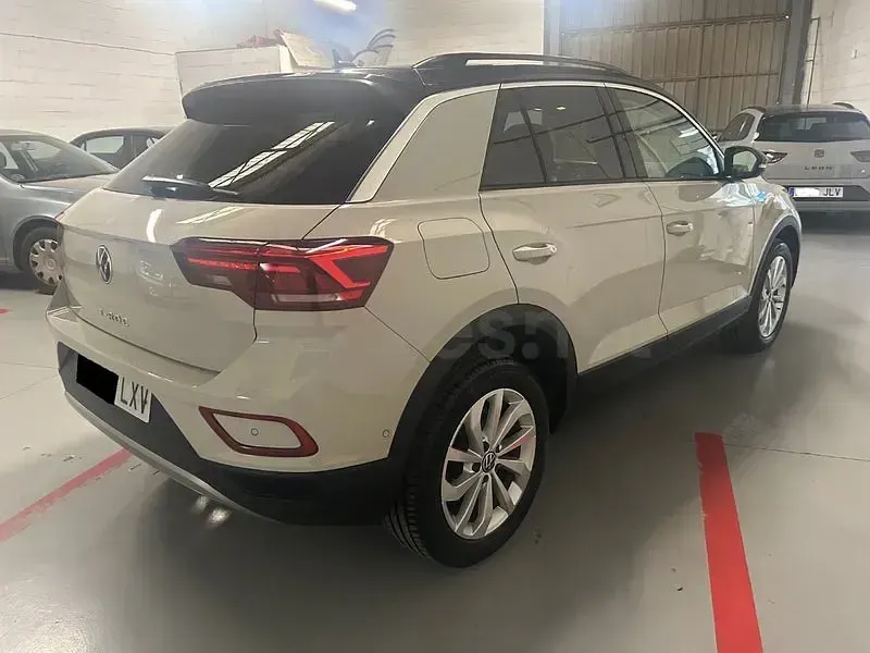 Usado VW T-Roc Life 110 CV (80 kW) 2022 Beige SUV