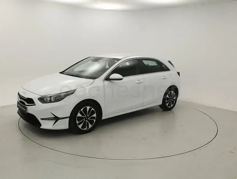 Occasion Kia Ceed 100 PK (73 kW) 2025 Wit Hatchback
