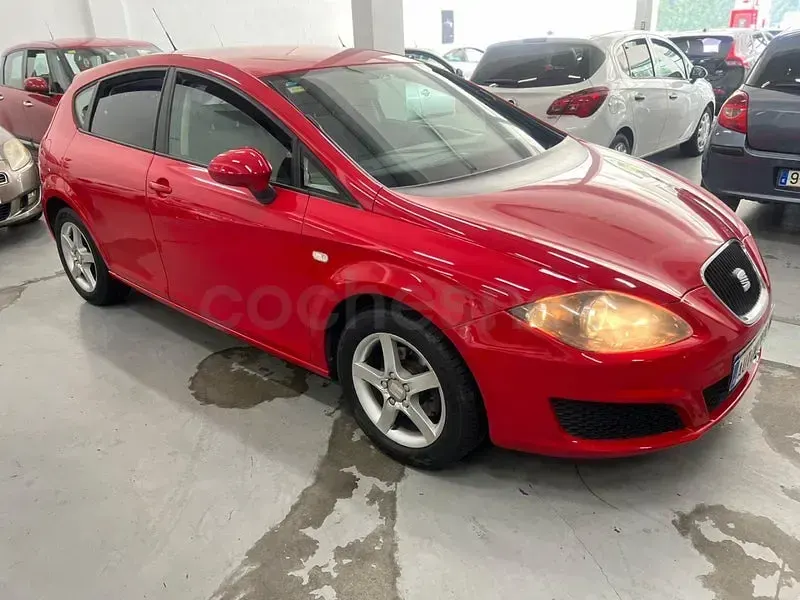 Usado Seat Leon Ecomotive 105 CV (77 kW) 2009 Rojo Utilitario