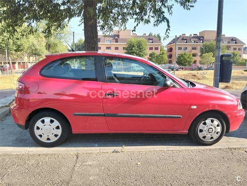Rojo Usado 2003 Seat Ibiza Stella Berlina | 1500 € - Imagen 1/4