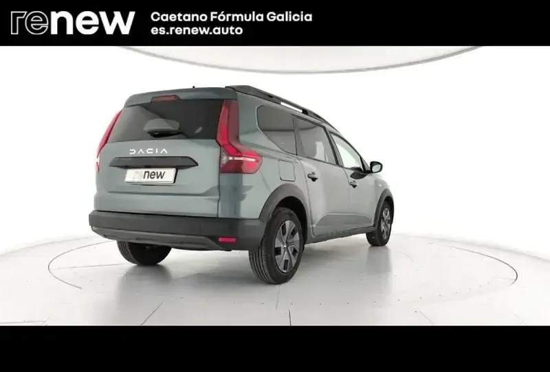 Usado Dacia Jogger Expression 100 CV (73 kW) 2025 Verde Monovolumen