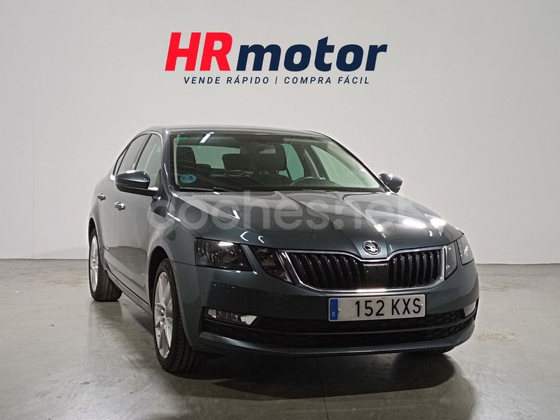 Gris Usado 2019 Skoda Octavia Ambition Berlina | 13.990 € (Super precio) - Imagen 1/4