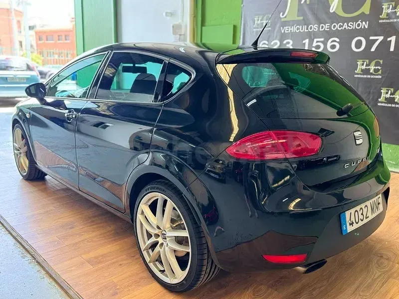 Usado Seat Leon CUPRA 265 CV (194 kW) 2012 Negro Berlina