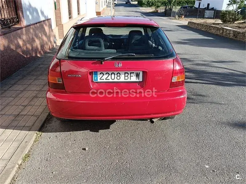 Usado Honda Civic S 90 CV (66 kW) 2001 Rojo Berlina