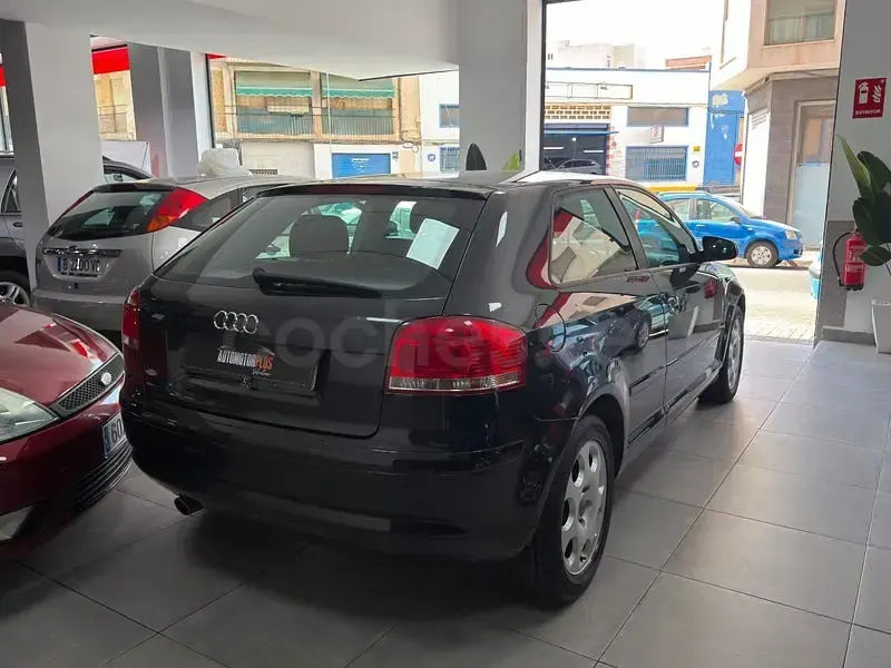 Usado Audi A3 Ambition 115 CV (84 kW) 2004 Negro Utilitario