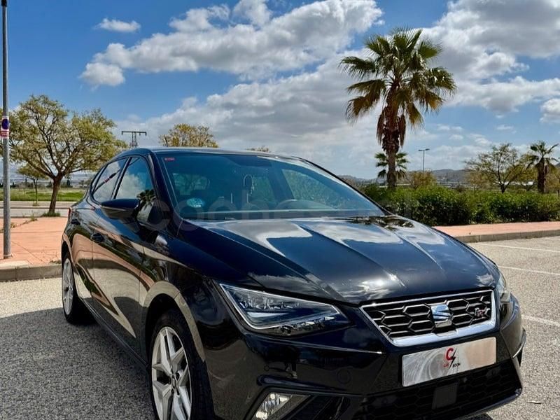 Usado Seat Ibiza FR 90 CV (66 kW) 2021 Negro Utilitario