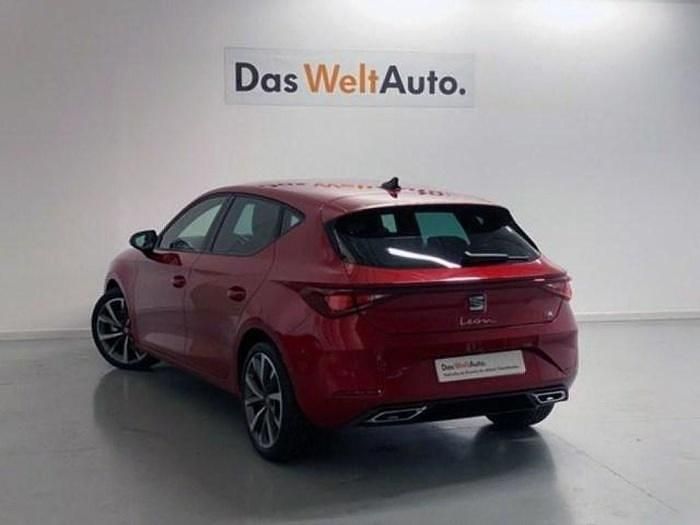 Nuevo Seat Leon FR 150 CV (110 kW) 2025 Rojo Berlina