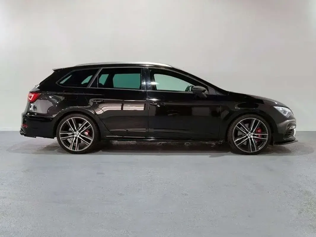 Usado Seat Leon ST 4Drive 300 CV (220 kW) 2019 Negro Familiar