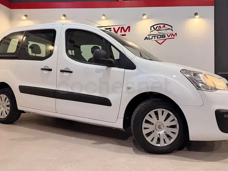 Usado Citroën Berlingo Feel 100 CV (73 kW) 2018 Blanco Monovolumen