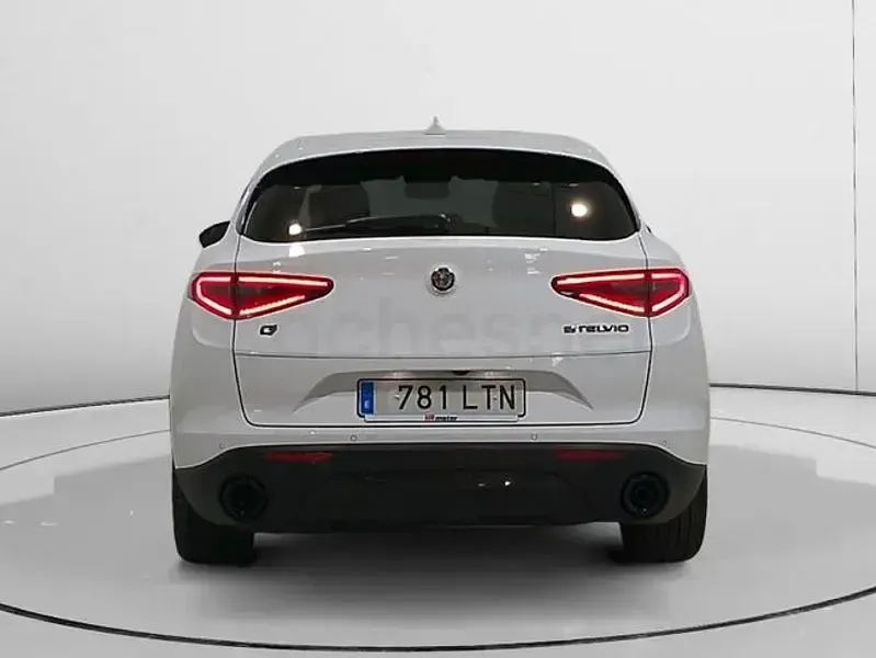 Usado Alfa Romeo Stelvio Sprint 190 CV (139 kW) 2021 Blanco SUV