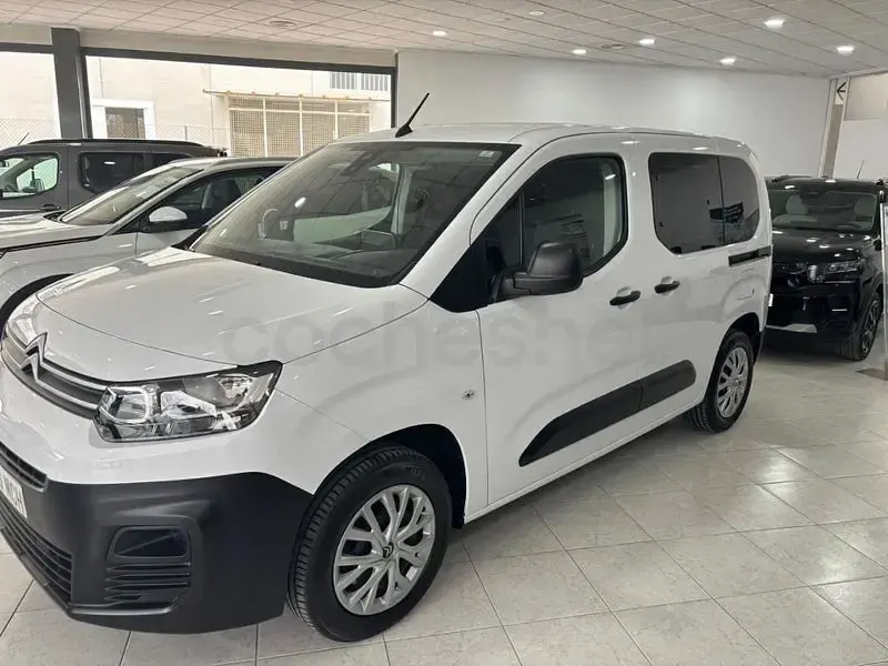 Usado Citroën Berlingo Feel 102 CV (75 kW) 2022 Blanco Monovolumen