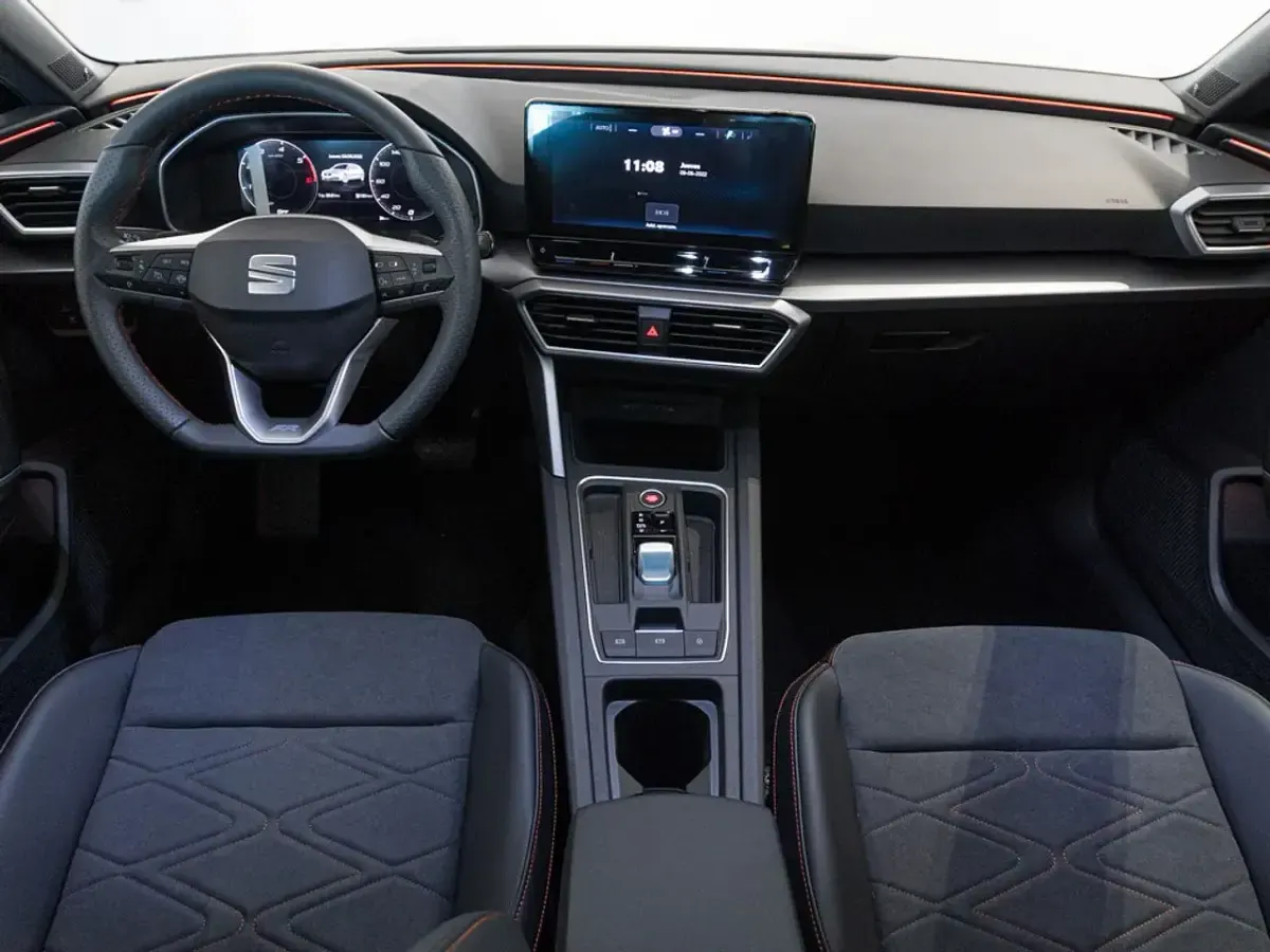 Usado Seat Leon FR 150 CV (110 kW) 2022 Negro Berlina