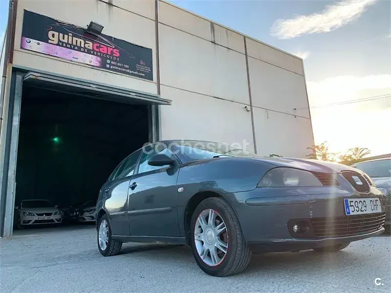 Usado Seat Ibiza Reference 64 CV (47 kW) 2005 Verde Utilitario