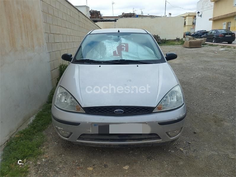 Usado Ford Focus Ambiente 100 CV (73 kW) 2003 Gris / plata Familiar
