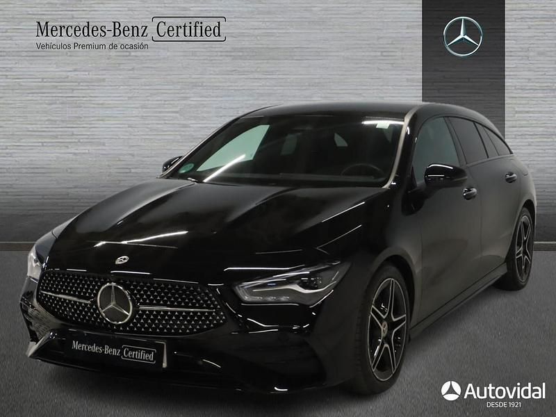 Usado Mercedes CLA200 Shooting Brake AMG line 150 CV (110 kW) 2024 Negro noche Familiar