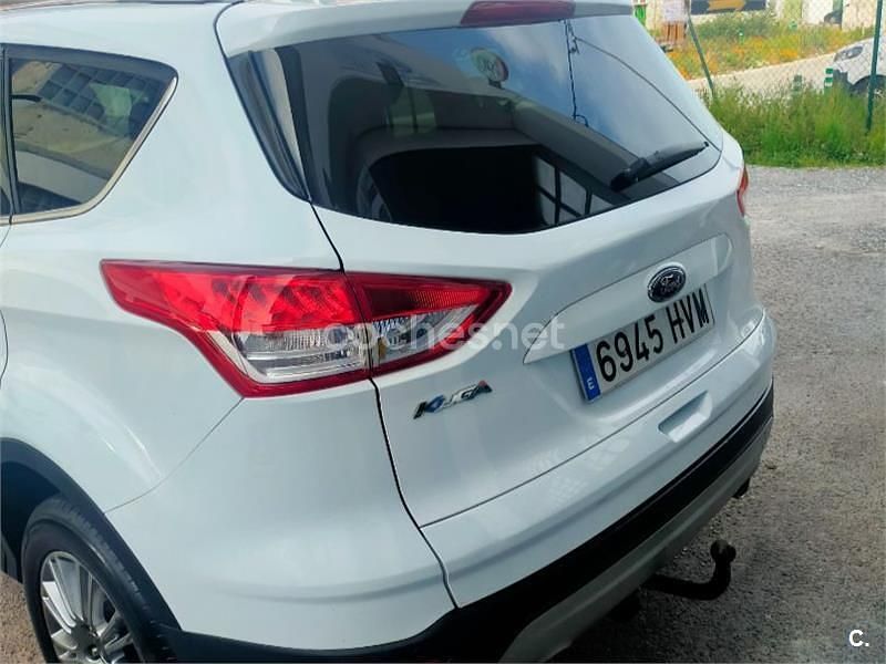 Begagnad Ford Kuga Titanium 140 HK (102 kW) 2014 Vit SUV