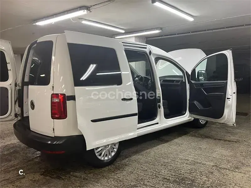 Usado VW Caddy Trendline 102 CV (75 kW) 2018 Blanco Monovolumen