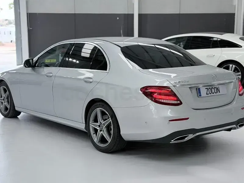 Usado Mercedes E220 194 CV (142 kW) 2019 Gris / plata Berlina