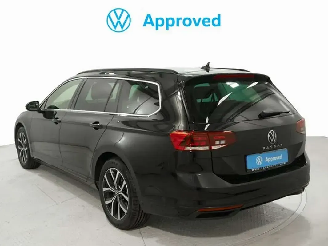 Usado VW Passat Executive 122 CV (89 kW) 2023 Negro Familiar